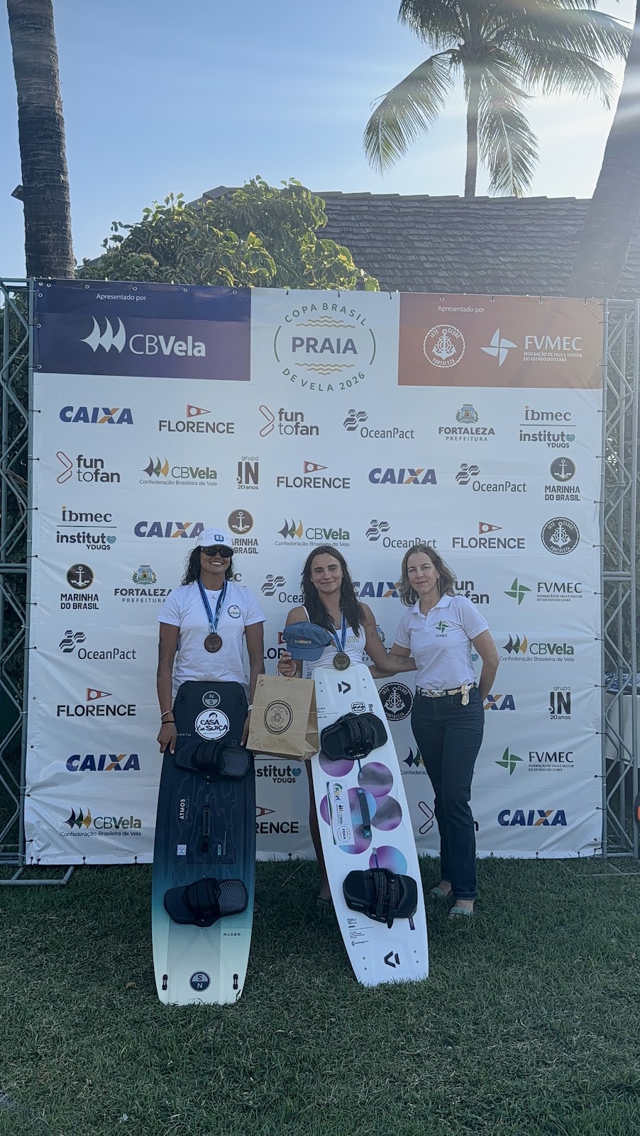 Gabi no pódio da Copa Brasil de Vela 2026 em Fortaleza