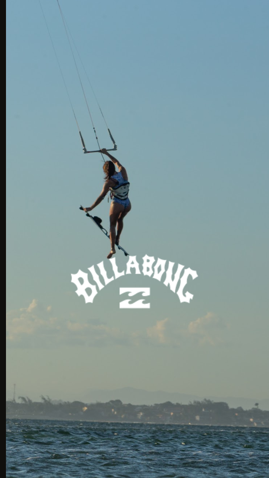 Gabi saltando de kitesurf com o logo da Billabong